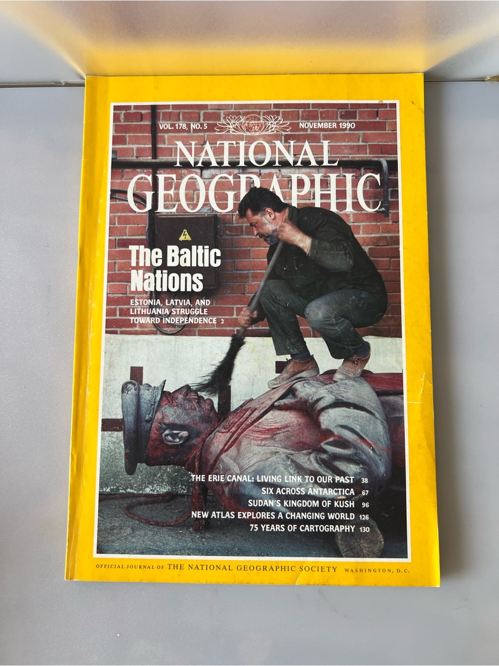 November 1990 issue of National Geographic